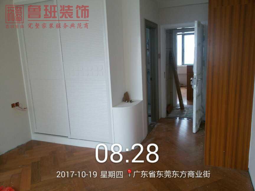 東莞萬(wàn)潤(rùn)廣場(chǎng)裝修進(jìn)行安裝施工